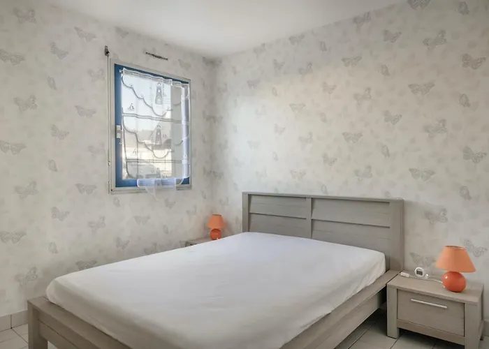 Appartement à 200m De La Plage, Vue Pour 4 *